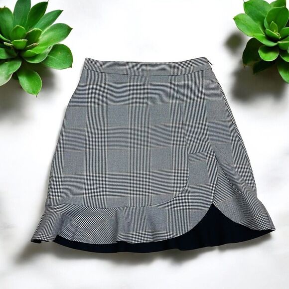 Zara Houndstooth Plaid Scalloped Hem Mini Skirt - Picture 4 of 10